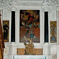 Luciuskapelle, davor Pietà von 1504